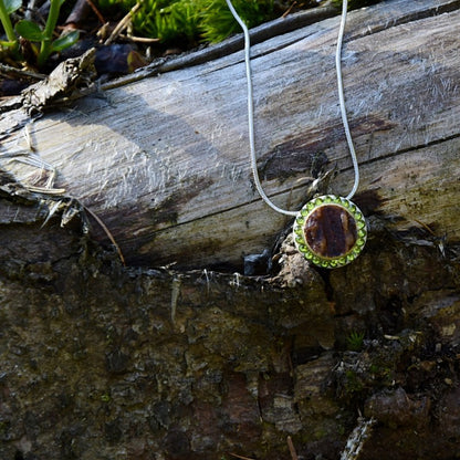 Antler necklace round with green rhinestones