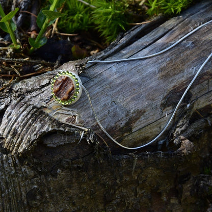 Antler necklace round with green rhinestones