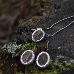 Necklace oval small with holographic stones